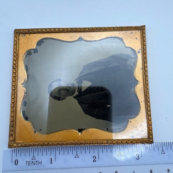 Antique Ambrotype Photo of Male with Blue Eyes - Picture 6 of 6